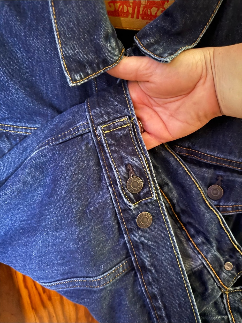 Levi's Men’s Blue Denim Trucker Jacket - Picture 4 of 13